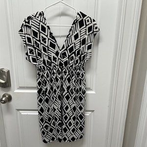J Valdi Mini Dress Double V Neck Tunic Black White Graphic Size M
